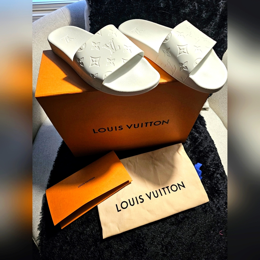 Louis Vuitton White Waterfront Mules - Size 7